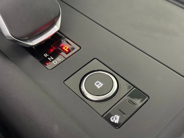 Certified 2025 Land Rover Discovery S AWD/4WD image 31