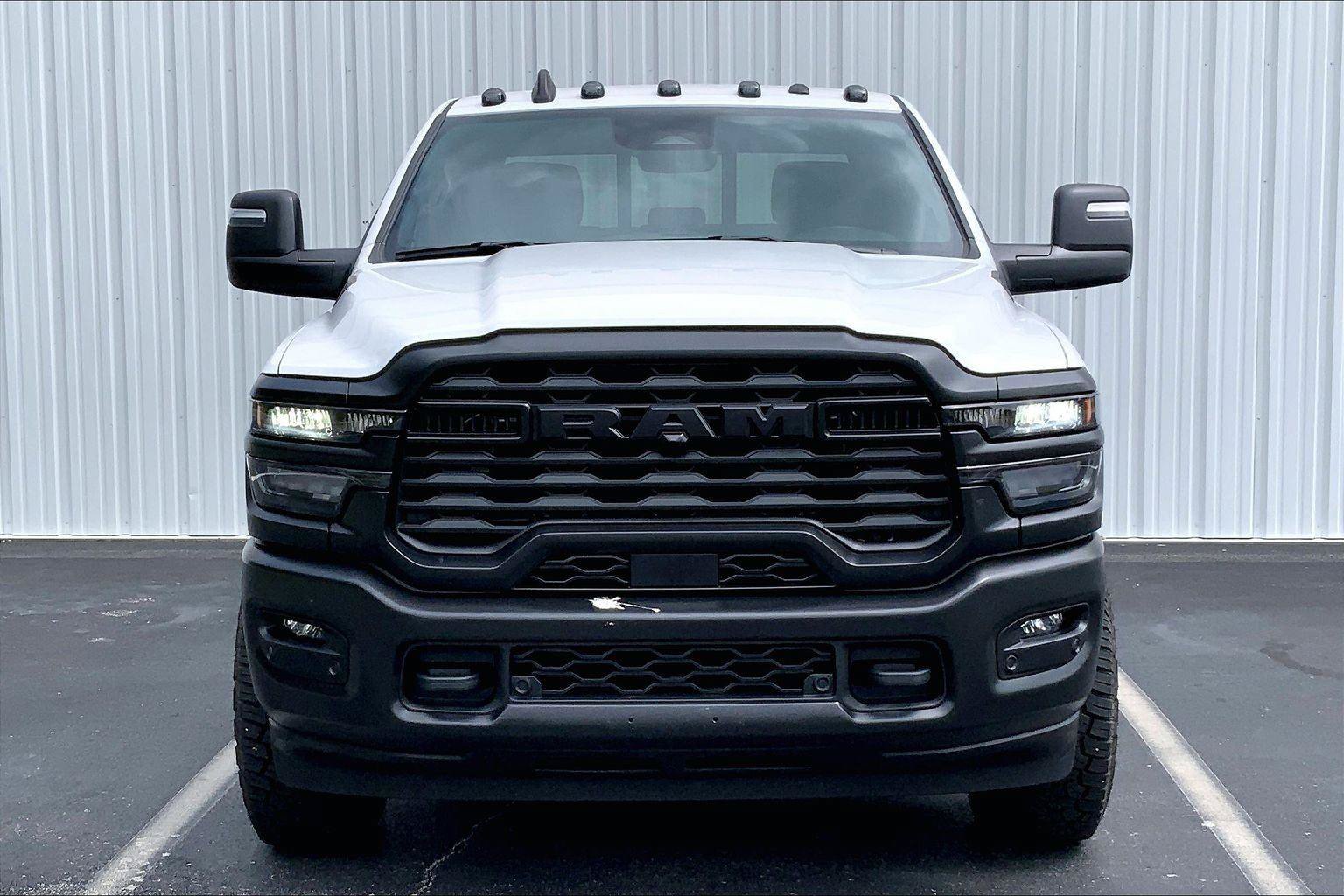 Used 2025 RAM 2500 Tradesman AWD/4WD image 3