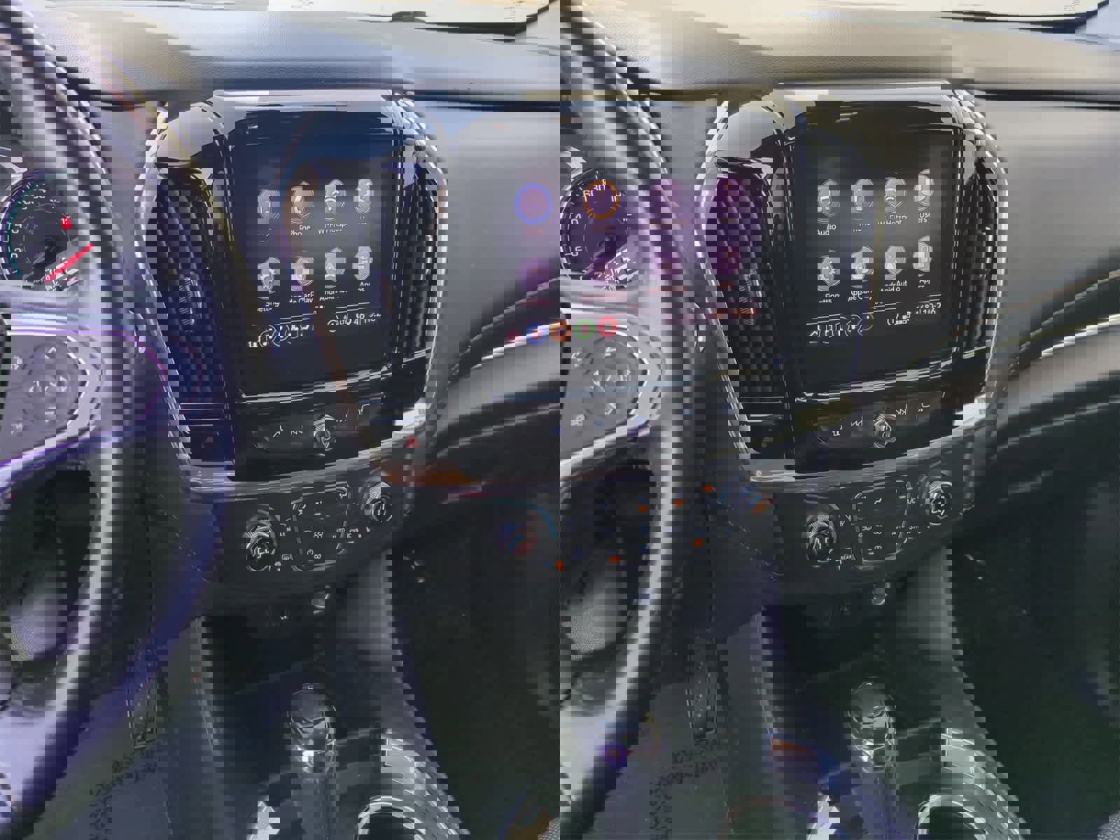 Used 2020 Chevrolet Traverse LT image 27