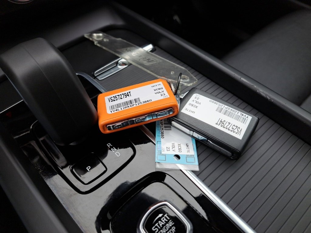 Used 2023 Volvo XC60 B5 Core w/ Protection Package Premier image 24