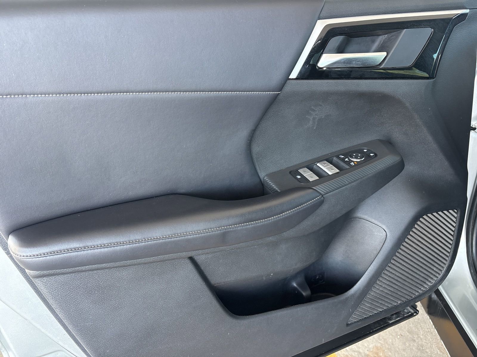 Used 2023 Mitsubishi Outlander SE image 9