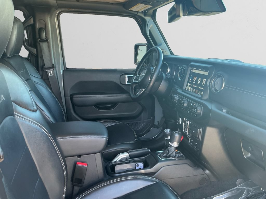 Used 2022 Jeep Wrangler Unlimited Sahara w/ Cold Weather Group AWD/4WD image 15