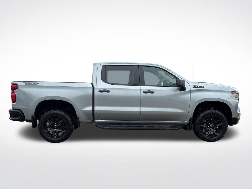 Used 2025 Chevrolet Silverado 1500 Custom Trail Boss w/ Dark Appearance Package AWD/4WD image 9