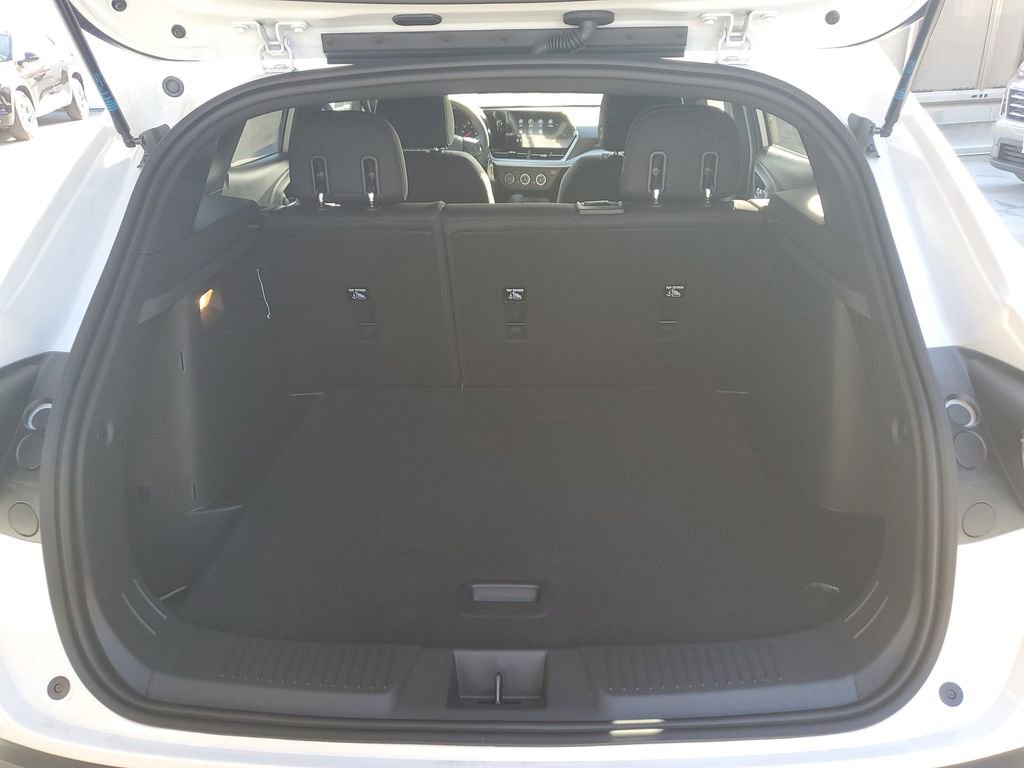 New 2026 Chevrolet Trax RS w/ Sunroof Package image 9