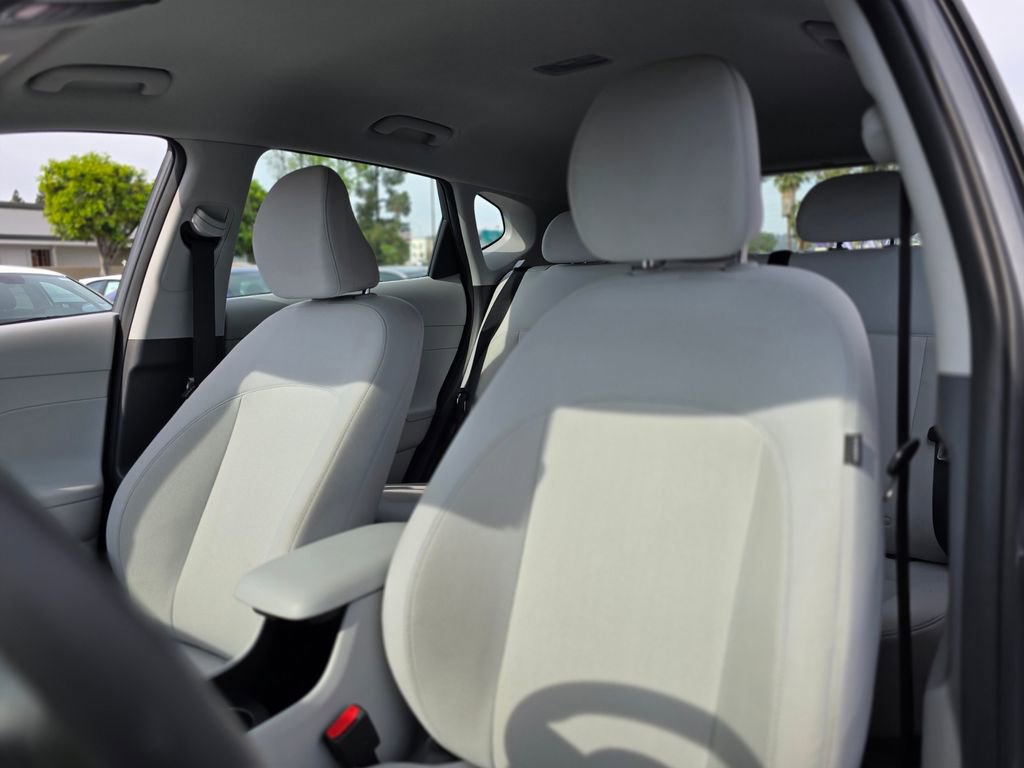 Used 2025 Hyundai Kona SE image 14