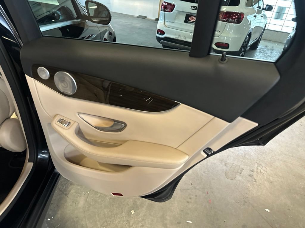 Used 2018 Mercedes-Benz GLC 300 4MATIC image 30