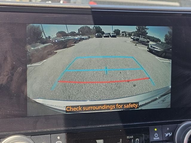 Used 2024 Toyota Highlander XLE FWD image 28