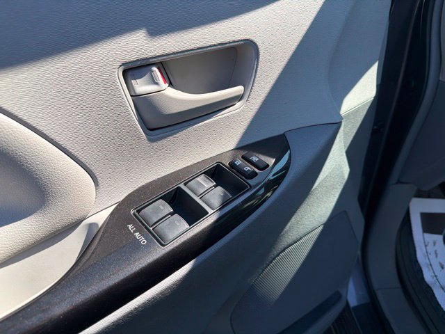 Used 2014 Toyota Sienna LE FWD image 27