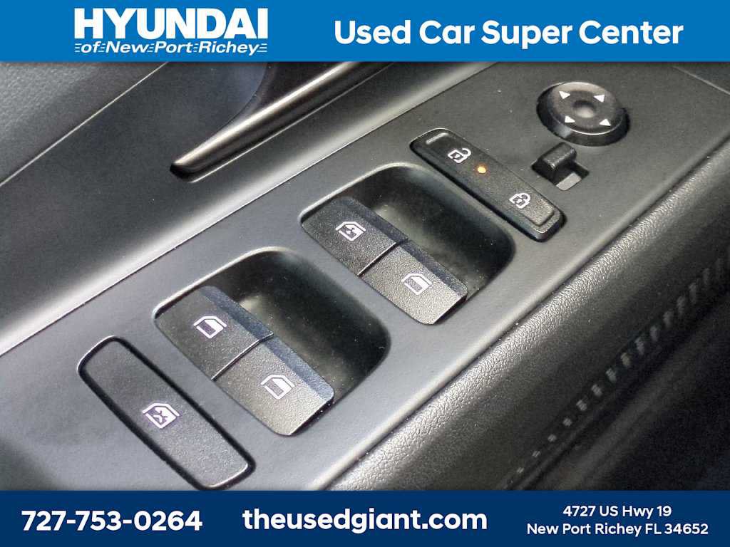 Used 2025 Hyundai Elantra Sport FWD image 23