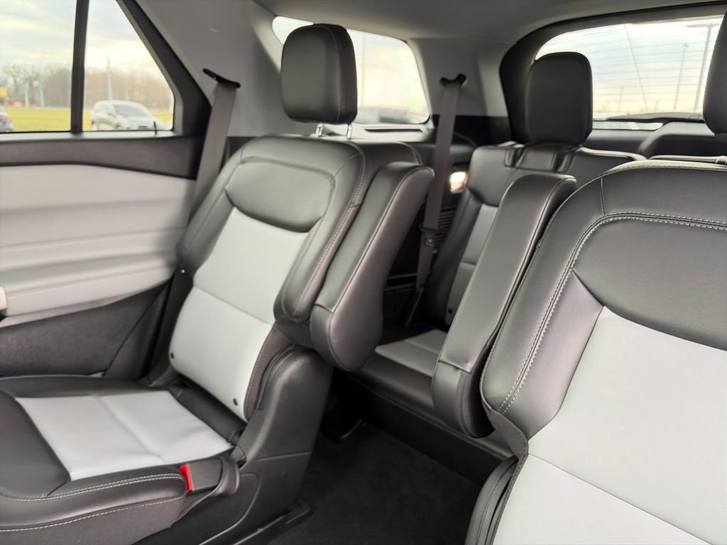 Used 2023 Ford Explorer XLT w/ Equipment Group 202A image 29