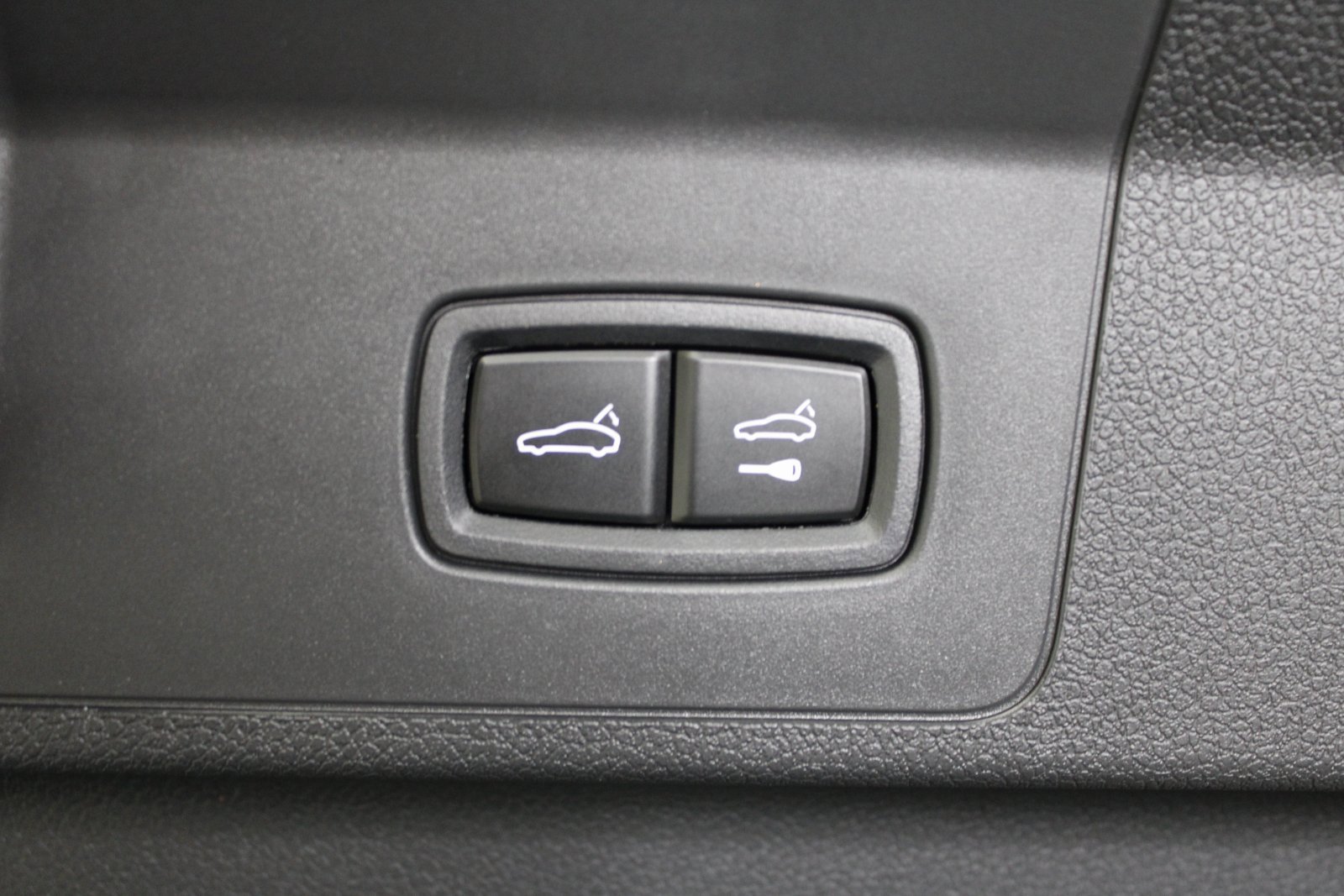 Certified 2025 Porsche Panamera 4 image 18