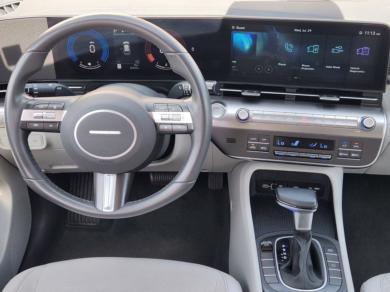 Used 2025 Hyundai Kona SEL FWD image 25