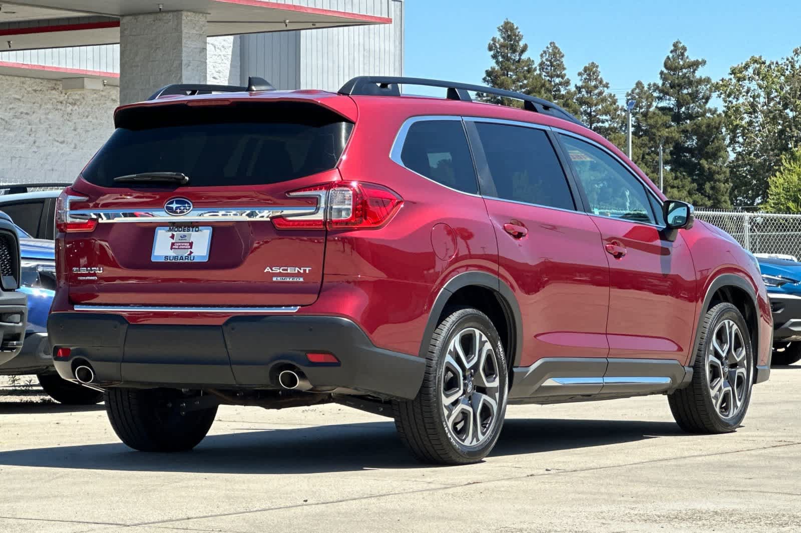 Certified 2023 Subaru Ascent Limited w/ Technology Package AWD/4WD image 3
