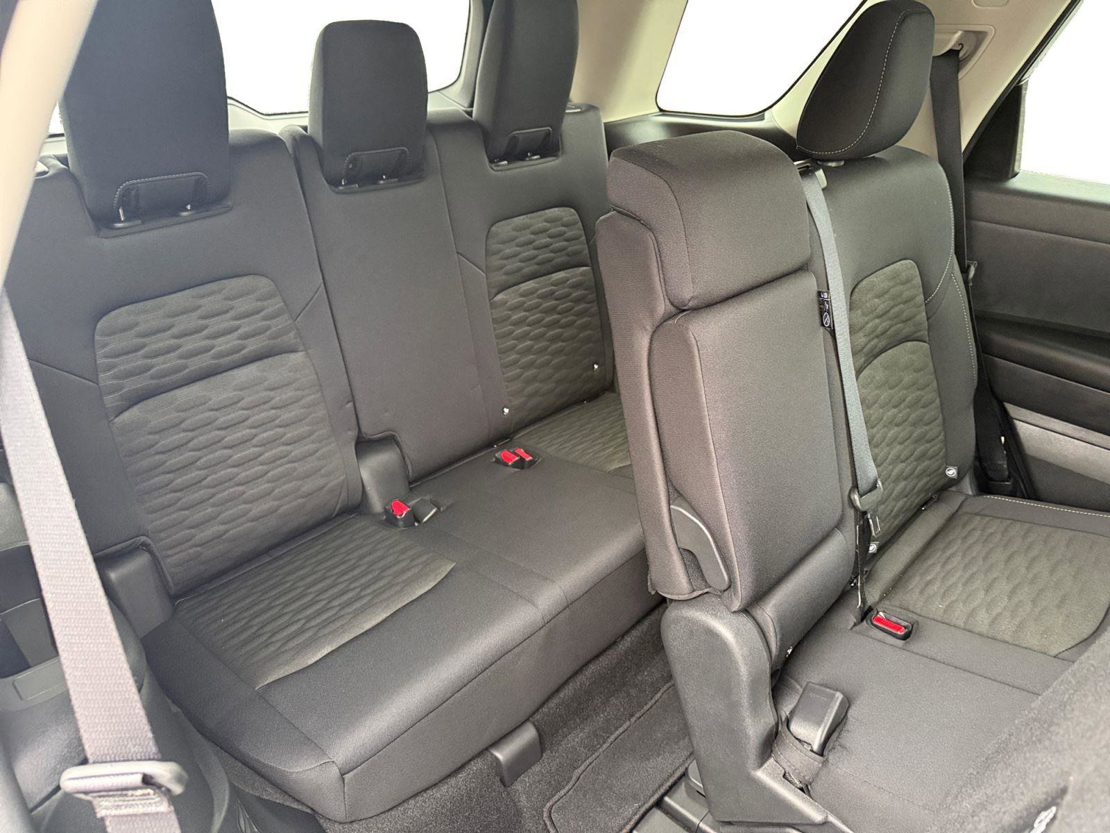 Used 2025 Nissan Pathfinder SV w/ Cargo Package image 25