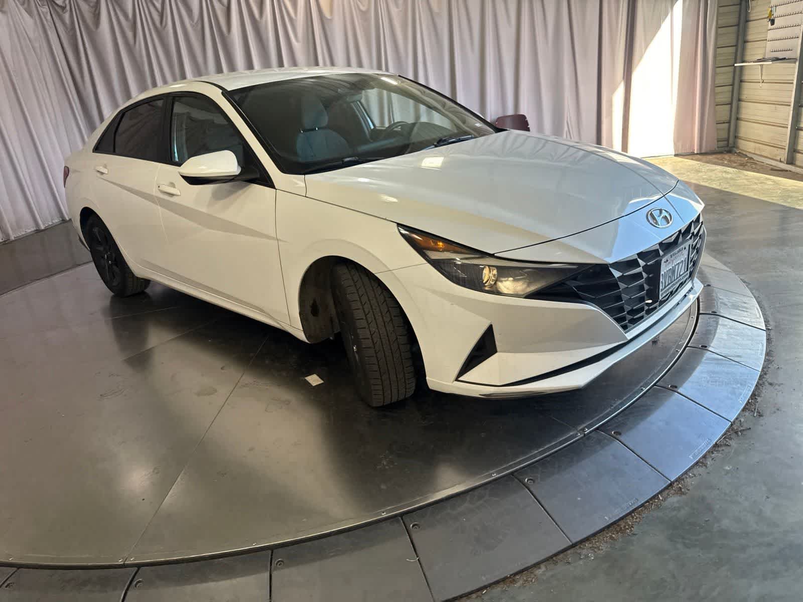 Used 2021 Hyundai Elantra SEL FWD image 3