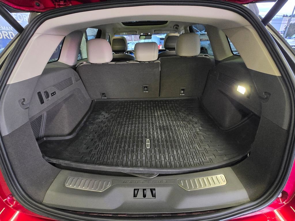 Used 2024 Lincoln Nautilus Premier w/ Equipment Group 102A image 9