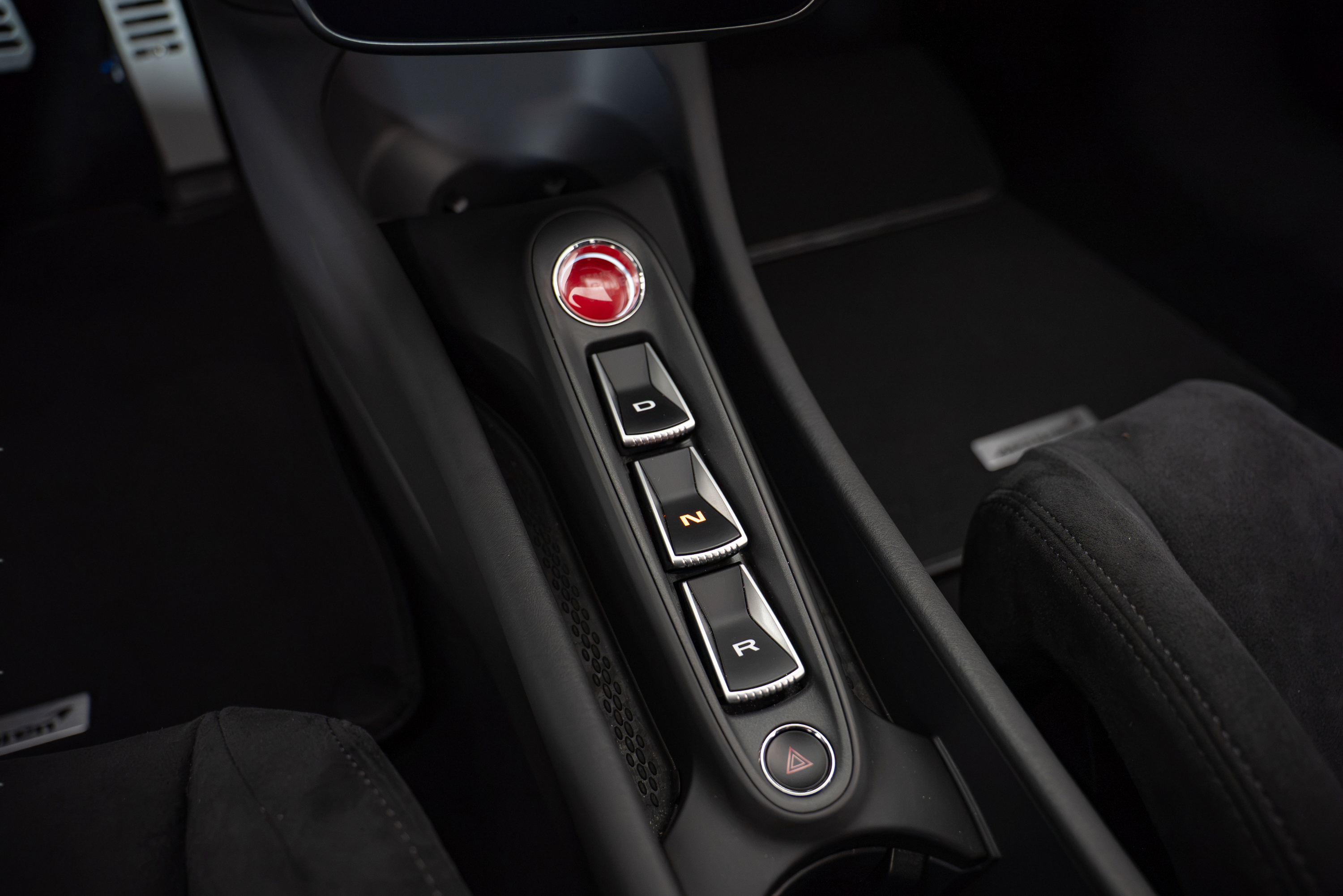 Used 2023 McLaren Artura RWD image 14