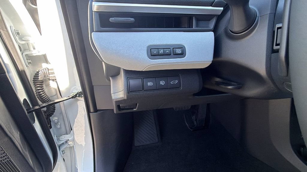New 2026 Subaru Solterra AWD/4WD image 30