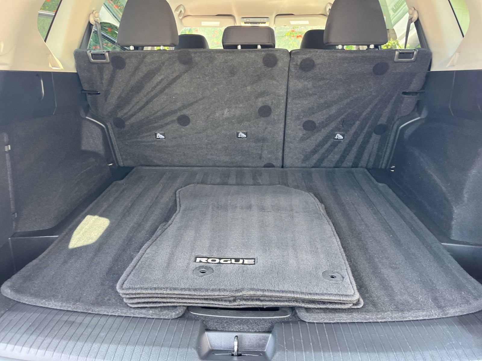 Used 2025 Nissan Rogue SV FWD image 33