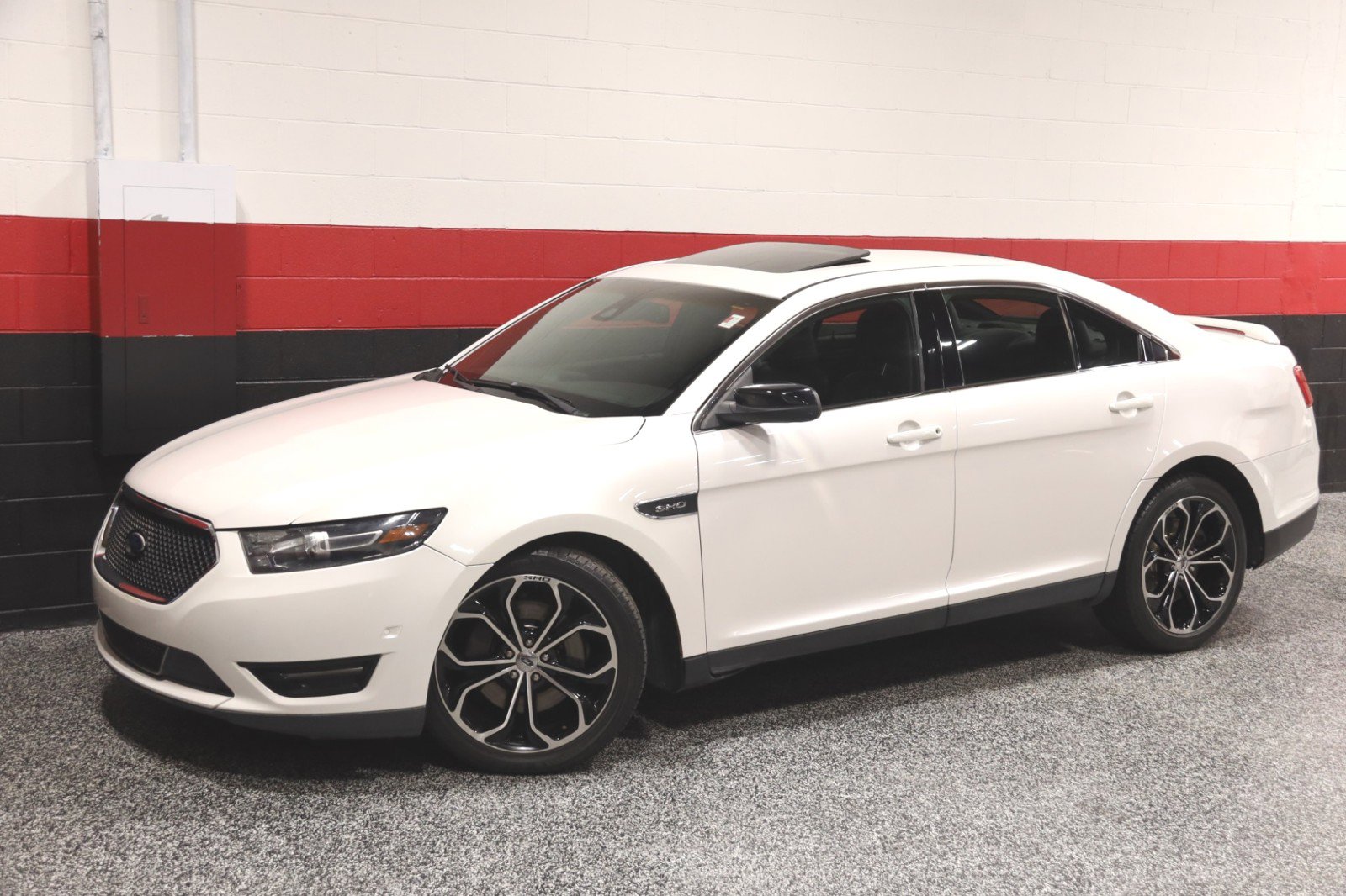 Used 2013 Ford Taurus SHO image 18