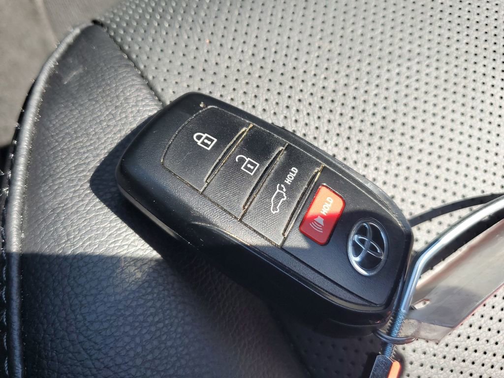 Used 2025 Toyota Highlander Limited image 36