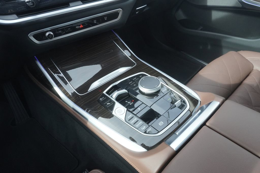 Used 2023 BMW X7 xDrive40i w/ Premium Package image 14