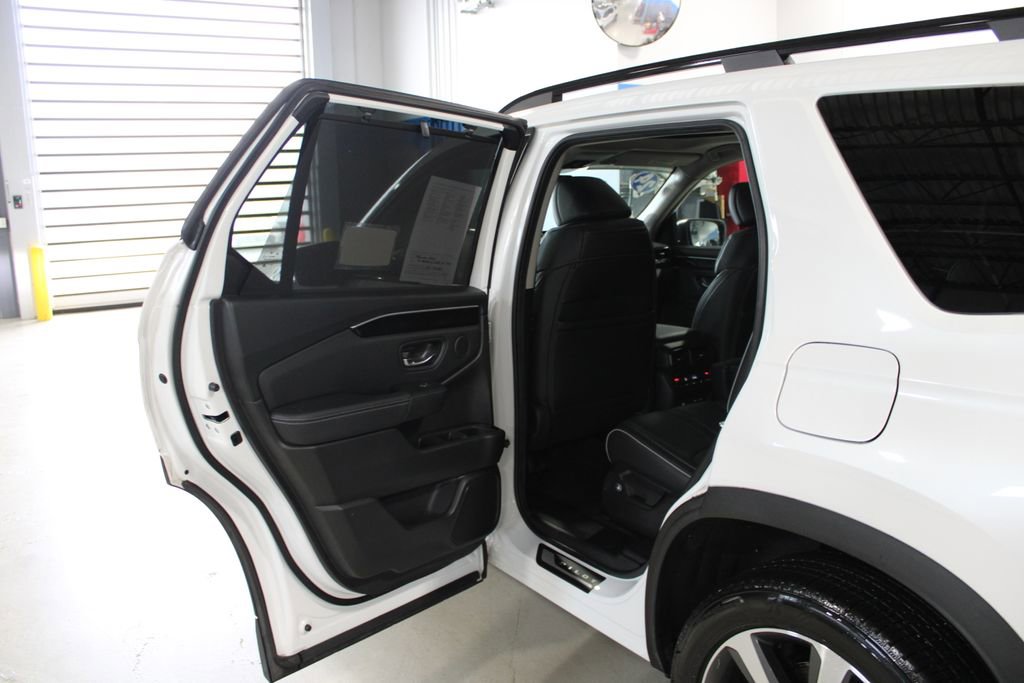 Used 2024 Honda Pilot Elite image 16