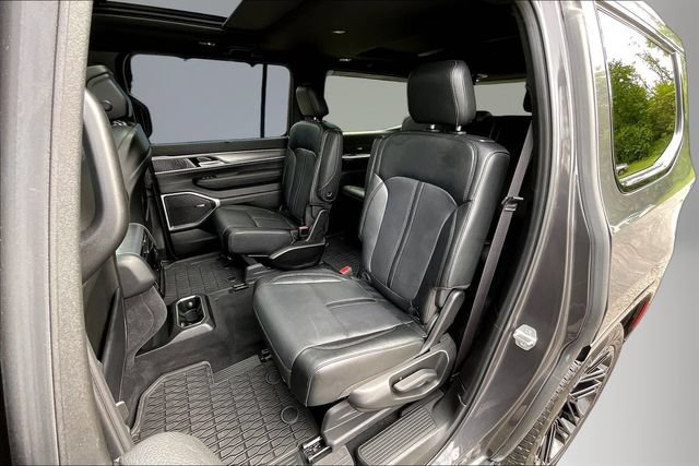 Used 2025 Jeep Wagoneer Series II w/ Convenience Group I AWD/4WD image 22