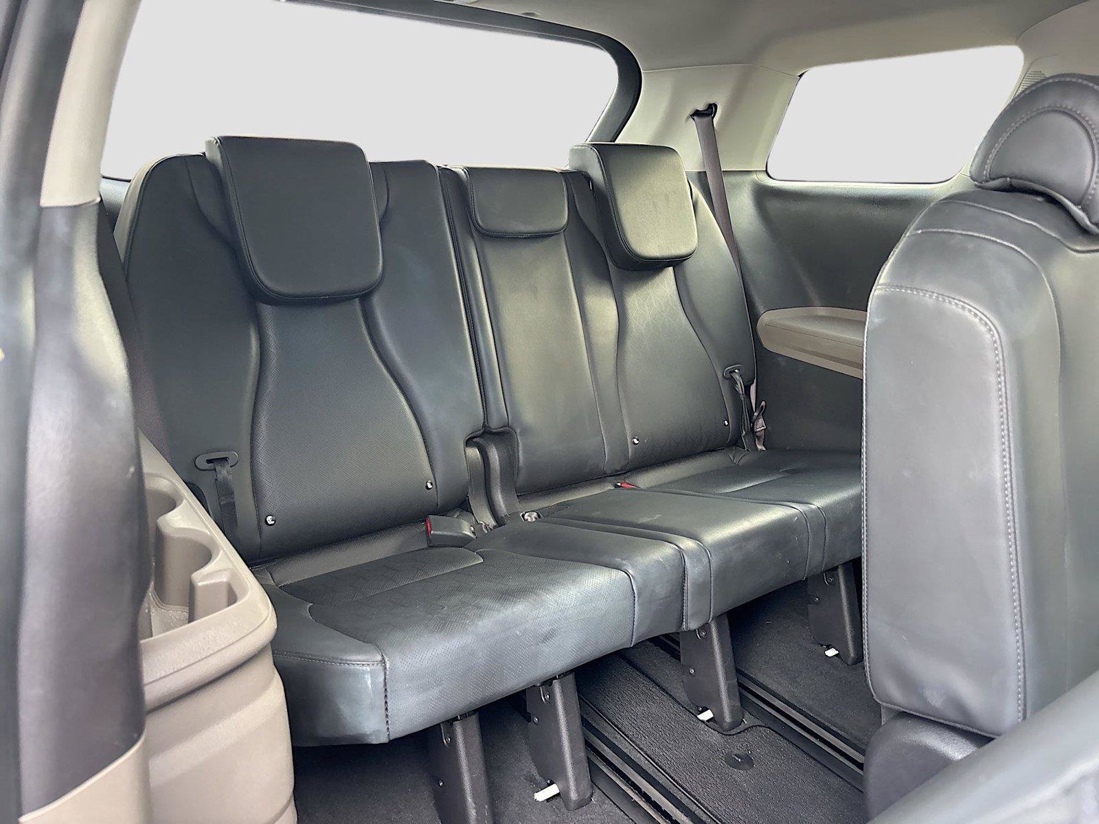 Used 2025 Kia Carnival FWD image 31