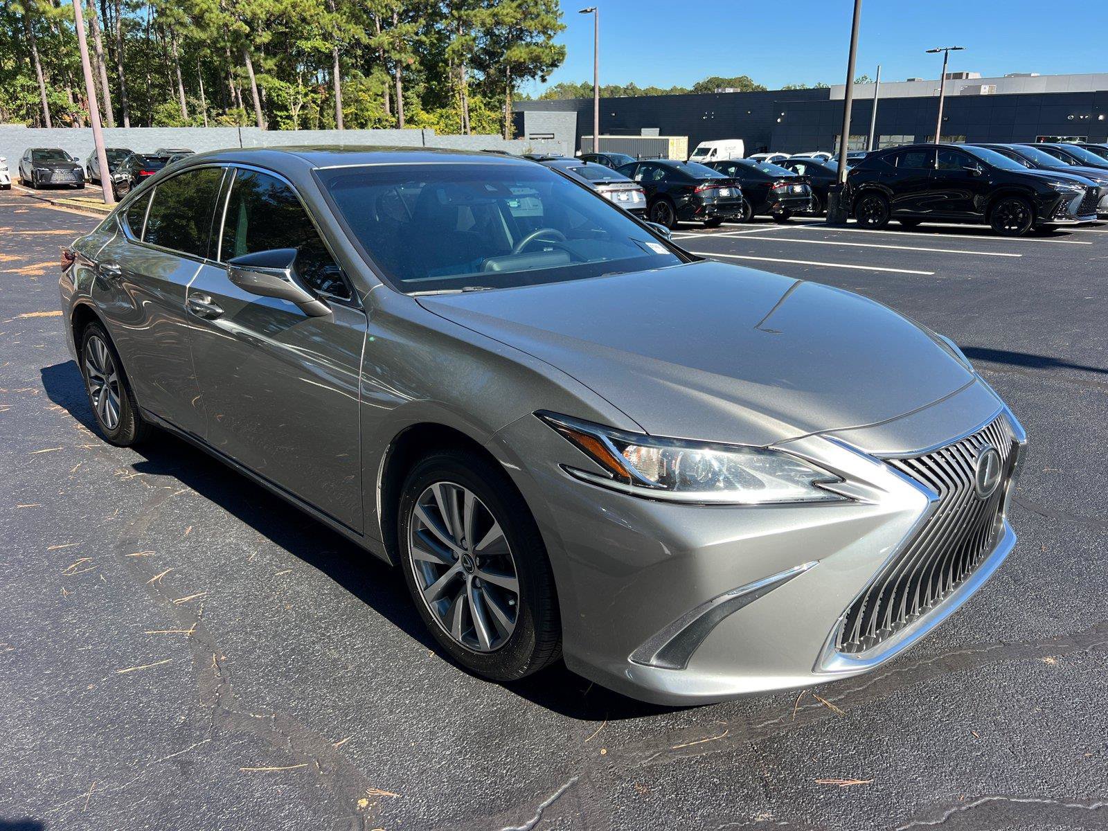 Used 2019 Lexus ES 350 w/ Accessory Package FWD image 3