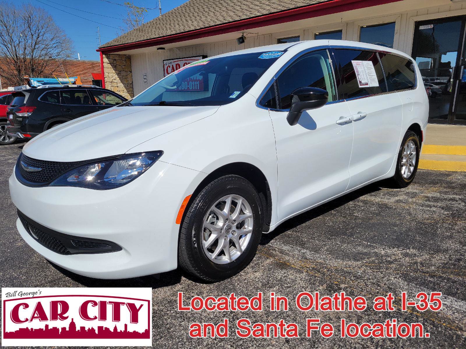 Used 2024 Chrysler Voyager LX image 1