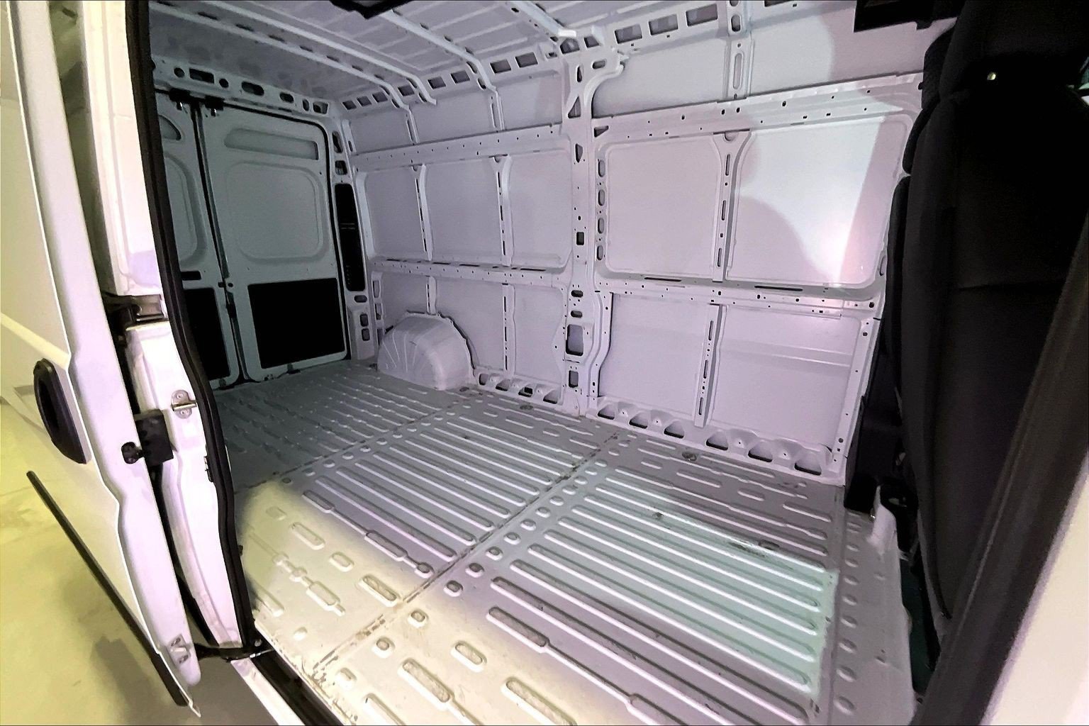 Used 2025 RAM ProMaster 3500 w/ Convenience Group FWD image 24