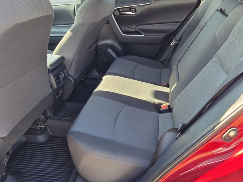 Used 2020 Toyota RAV4 XLE w/ Convenience Package image 8