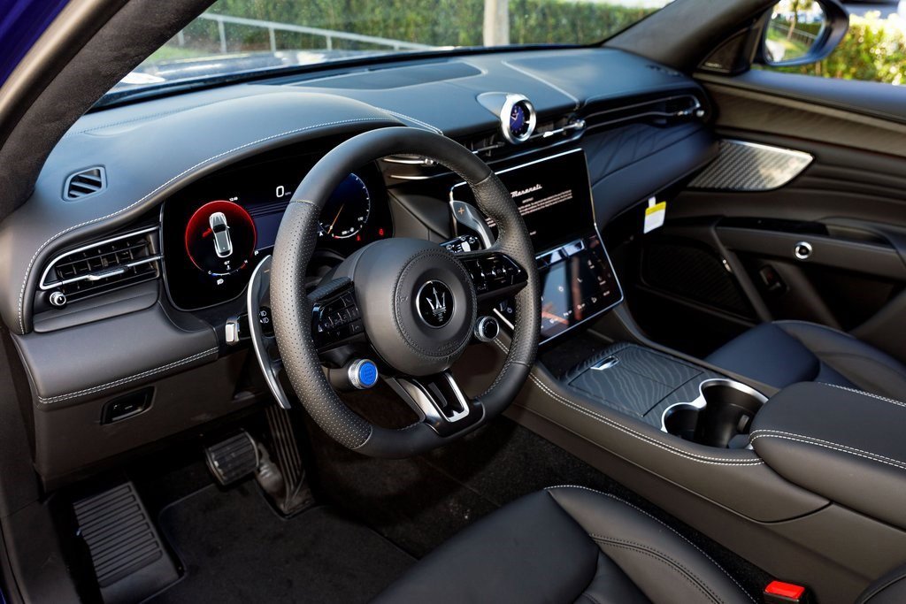 New 2025 Maserati Grecale GT image 17