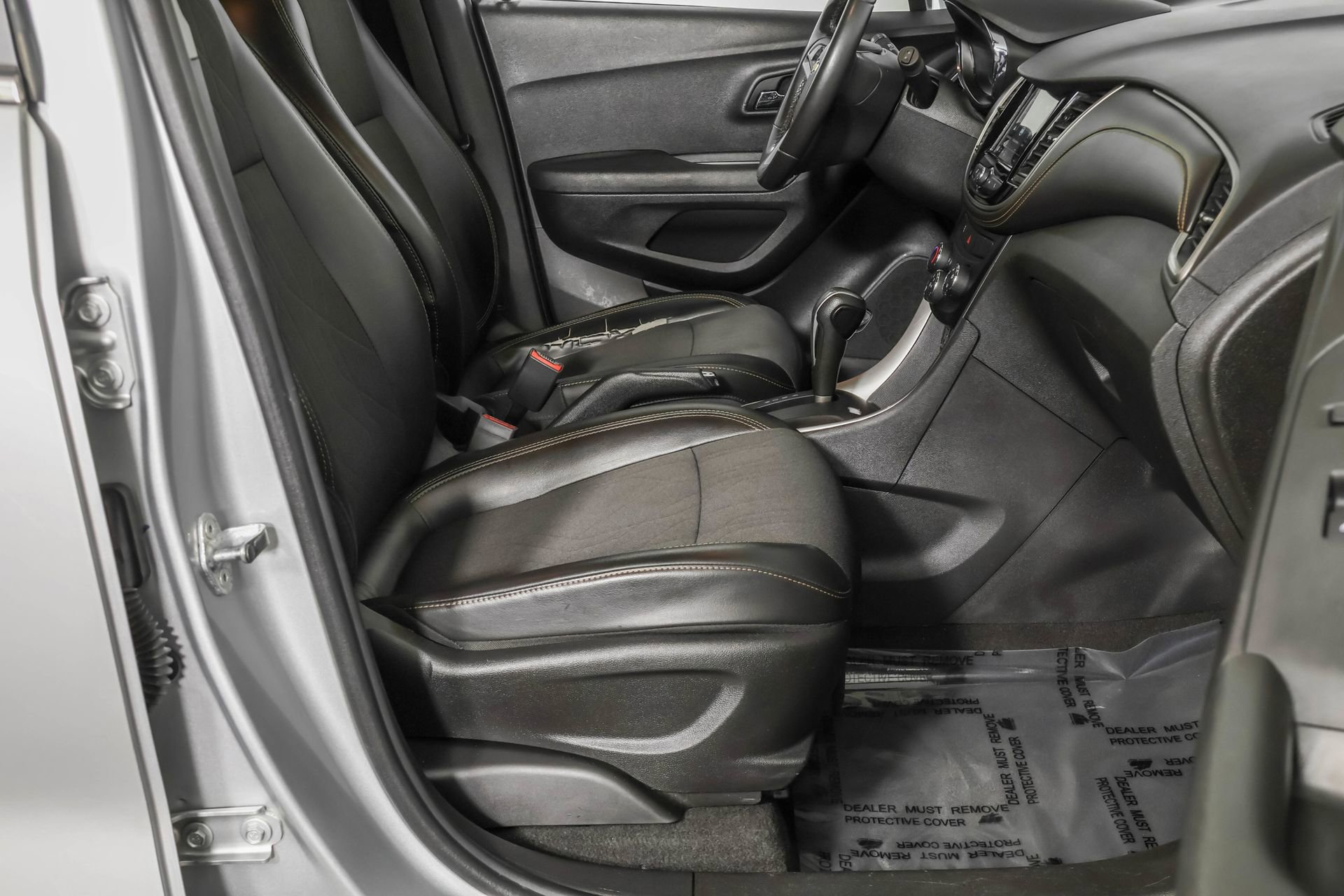 Used 2019 Chevrolet Trax LT w/ LT Convenience Package FWD image 43