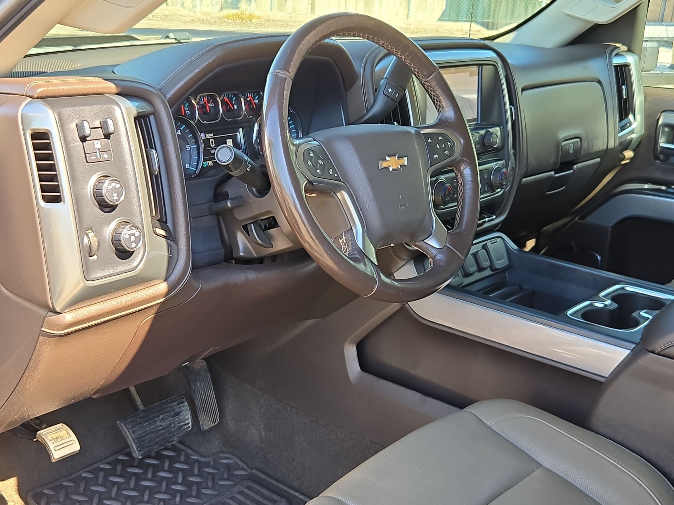 Used 2018 Chevrolet Silverado 2500 LTZ w/ Vortec Plus Package AWD/4WD image 12