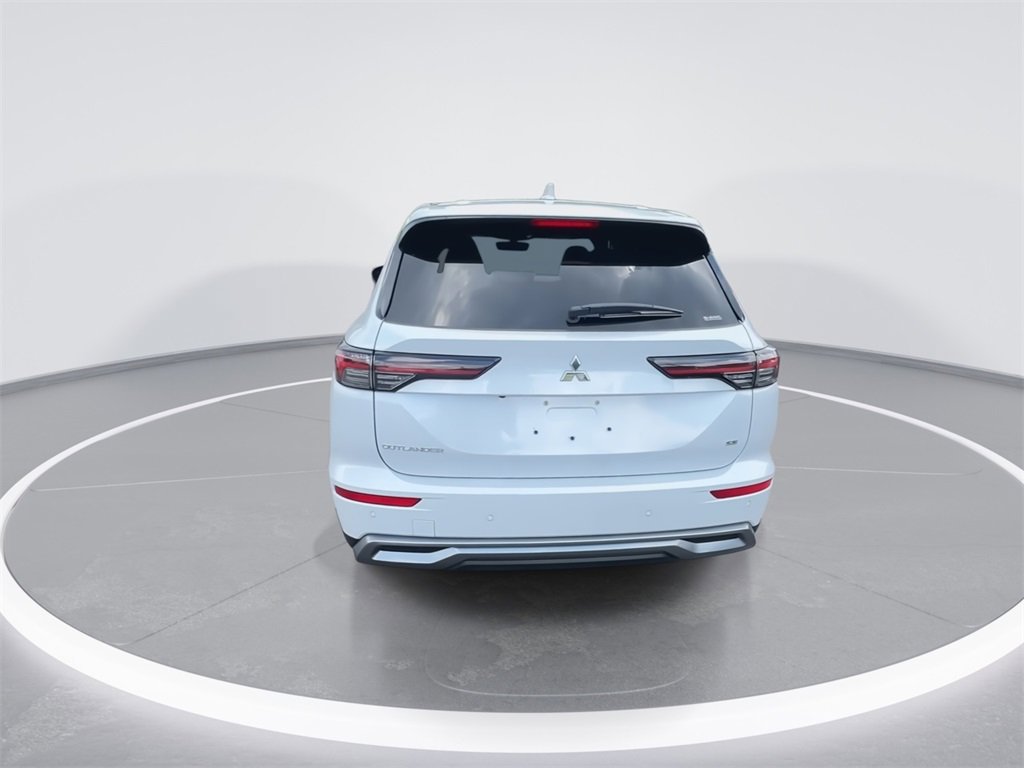 New 2025 Mitsubishi Outlander SE image 6