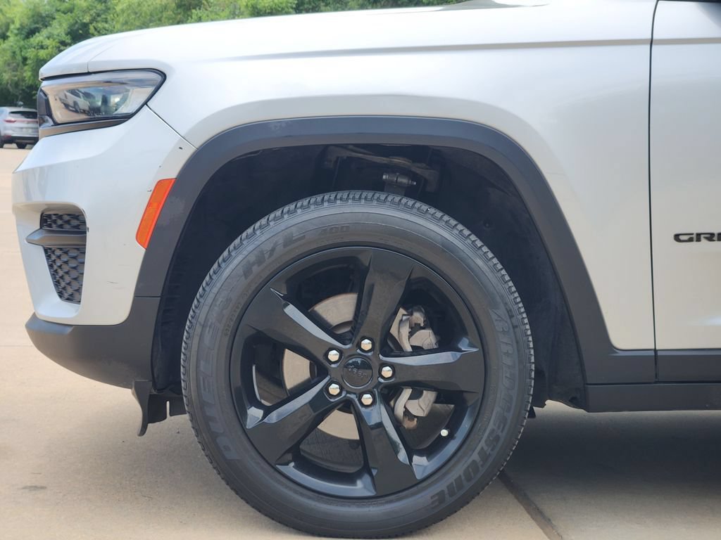 Used 2023 Jeep Grand Cherokee Altitude RWD image 8
