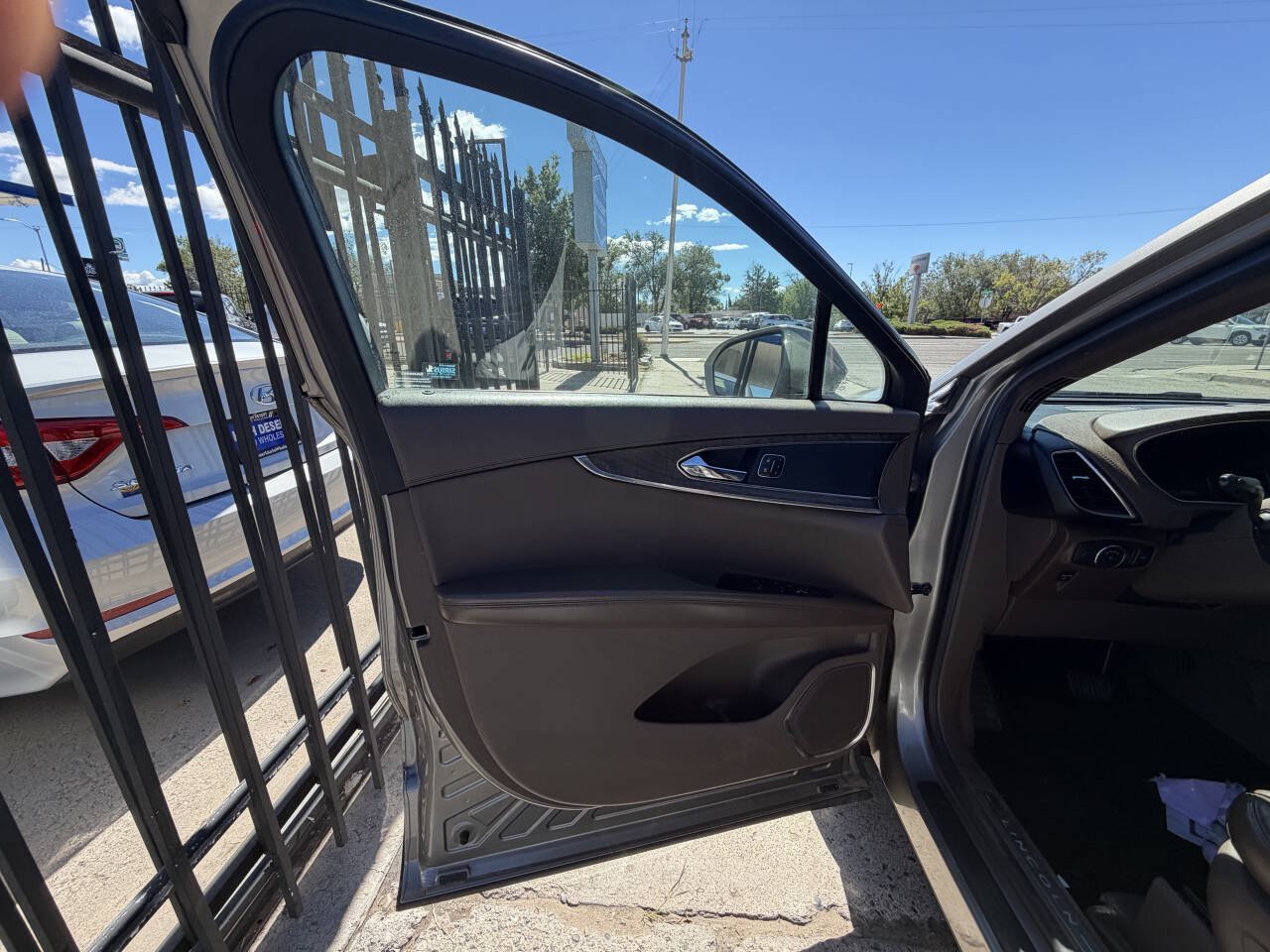 Used 2016 Lincoln MKX Reserve w/ Technology Package AWD/4WD image 8