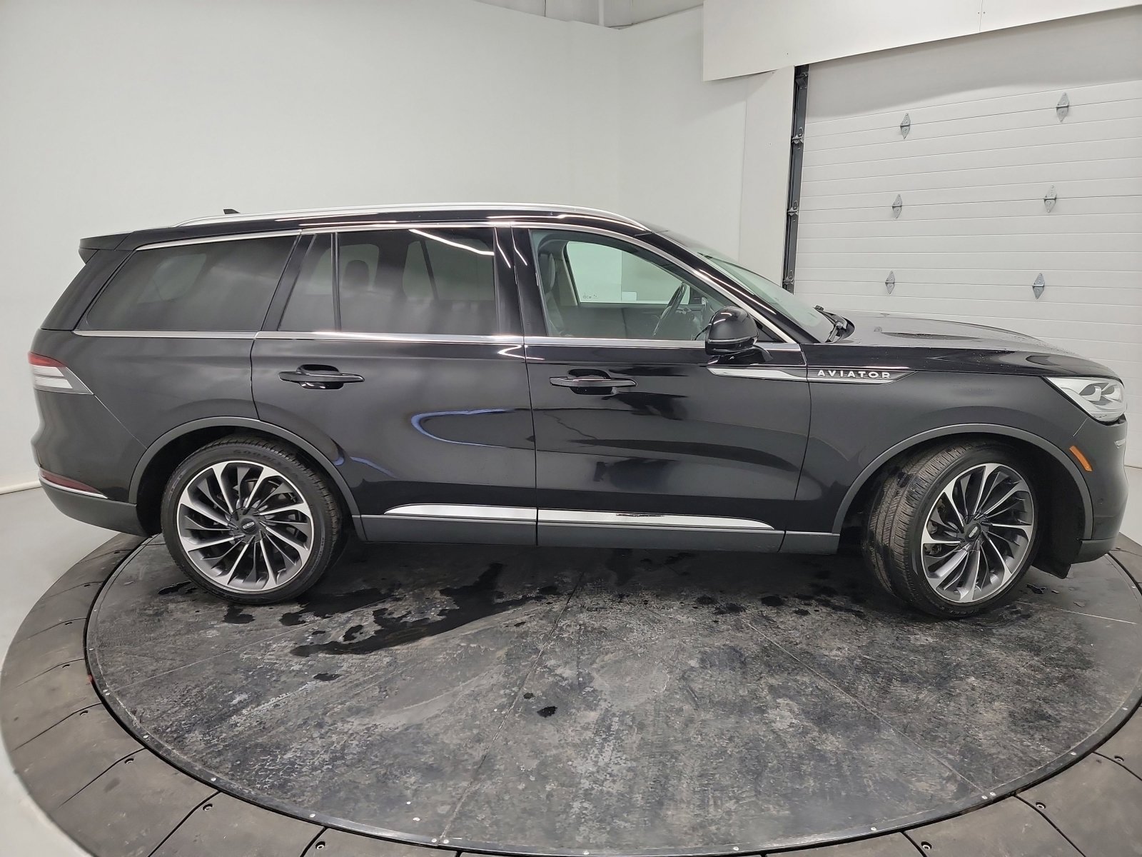 Used 2020 Lincoln Aviator Reserve w/ Equipment Group 202A image 11