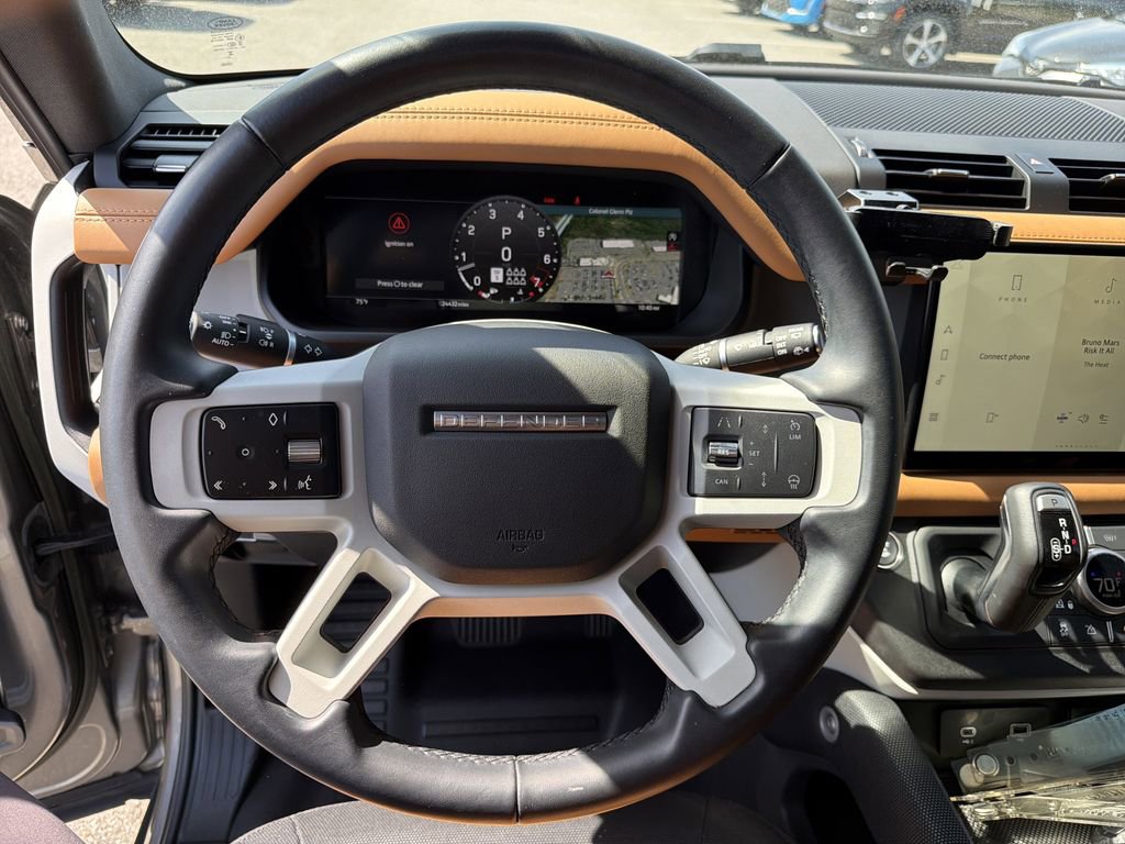 Used 2023 Land Rover Defender 130 X-Dynamic SE image 21