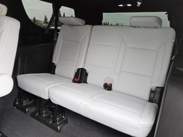 Used 2025 Chevrolet Suburban Premier AWD/4WD image 5