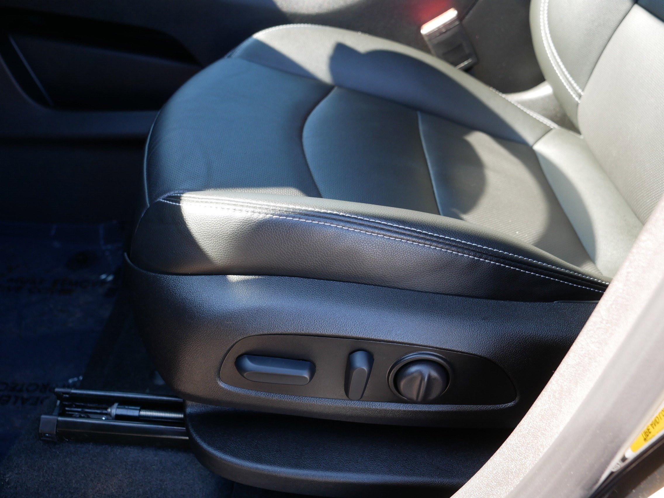 Used 2024 GMC Terrain SLT w/ Infotainment Package II image 20