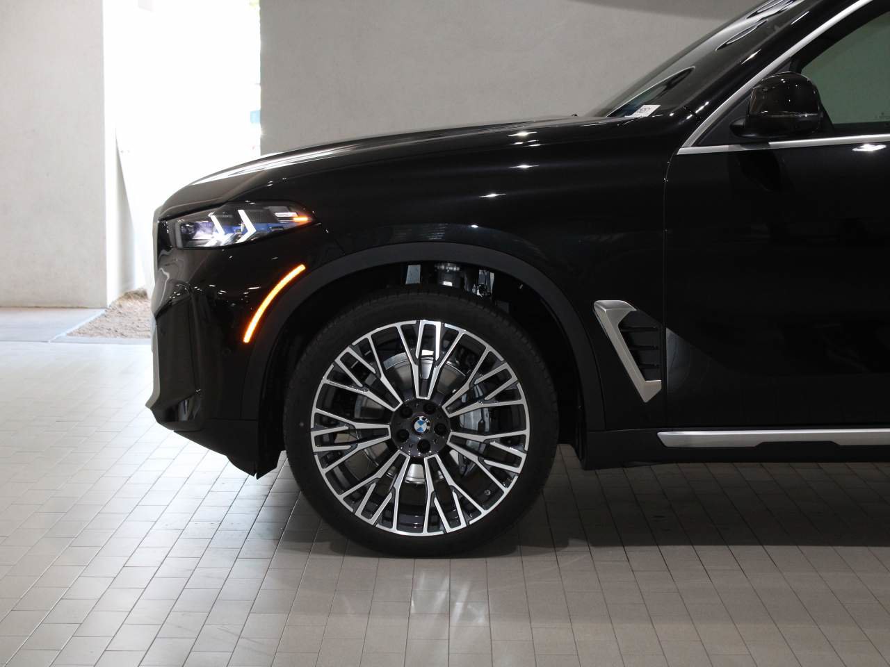 Used 2026 BMW X5 xDrive40i w/ Climate Comfort Package AWD/4WD image 4