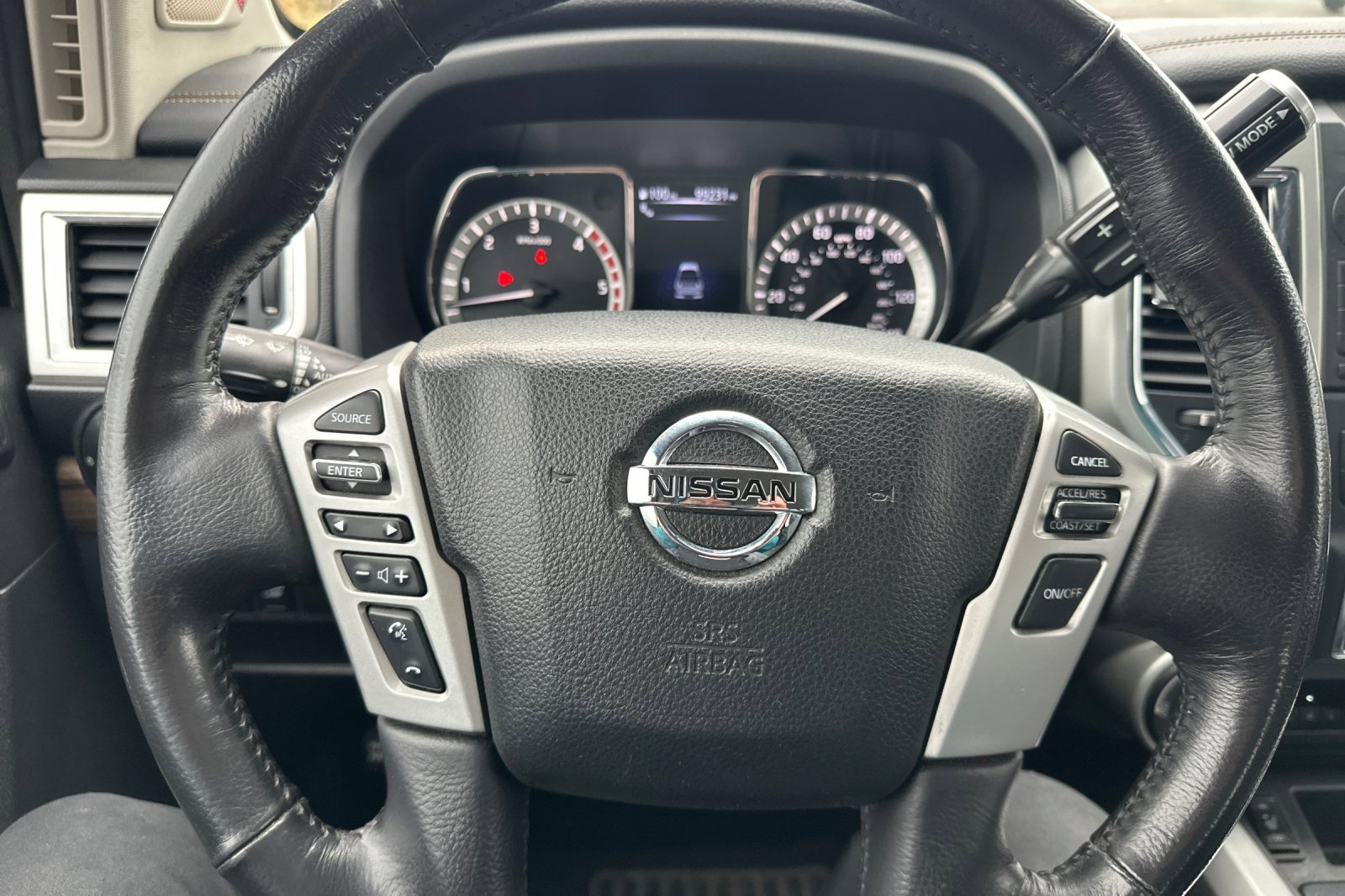Used 2018 Nissan Titan SL w/ Chrome Package image 34