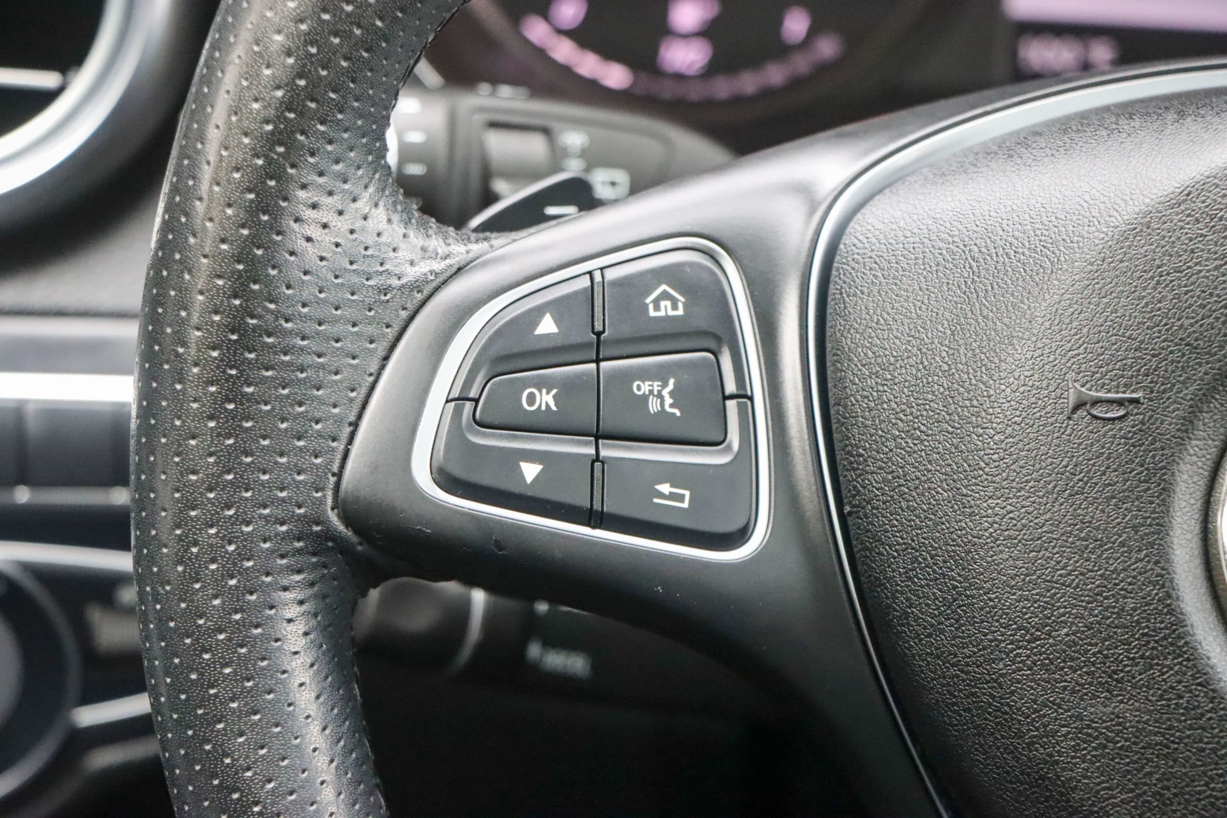 Used 2018 Mercedes-Benz GLC 300 w/ Multimedia Package image 29