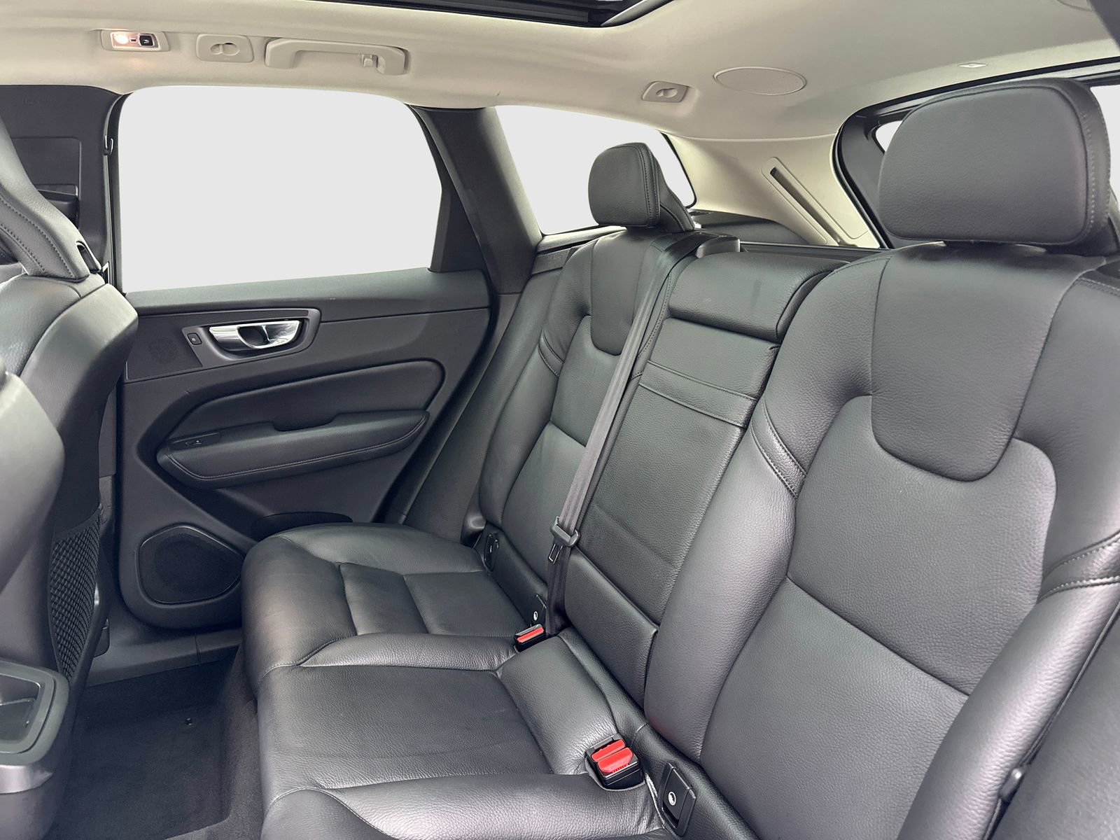 Used 2019 Volvo XC60 T6 Momentum w/ Advanced Package AWD/4WD image 36