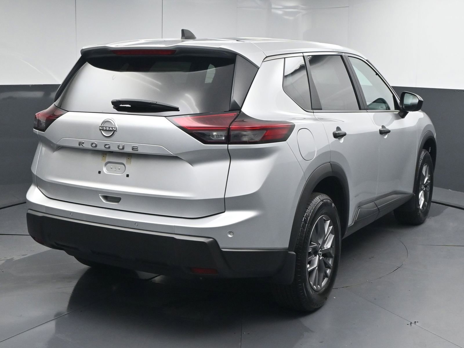 Used 2025 Nissan Rogue S image 7