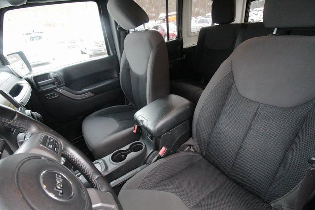 Used 2017 Jeep Wrangler Unlimited Sport image 2