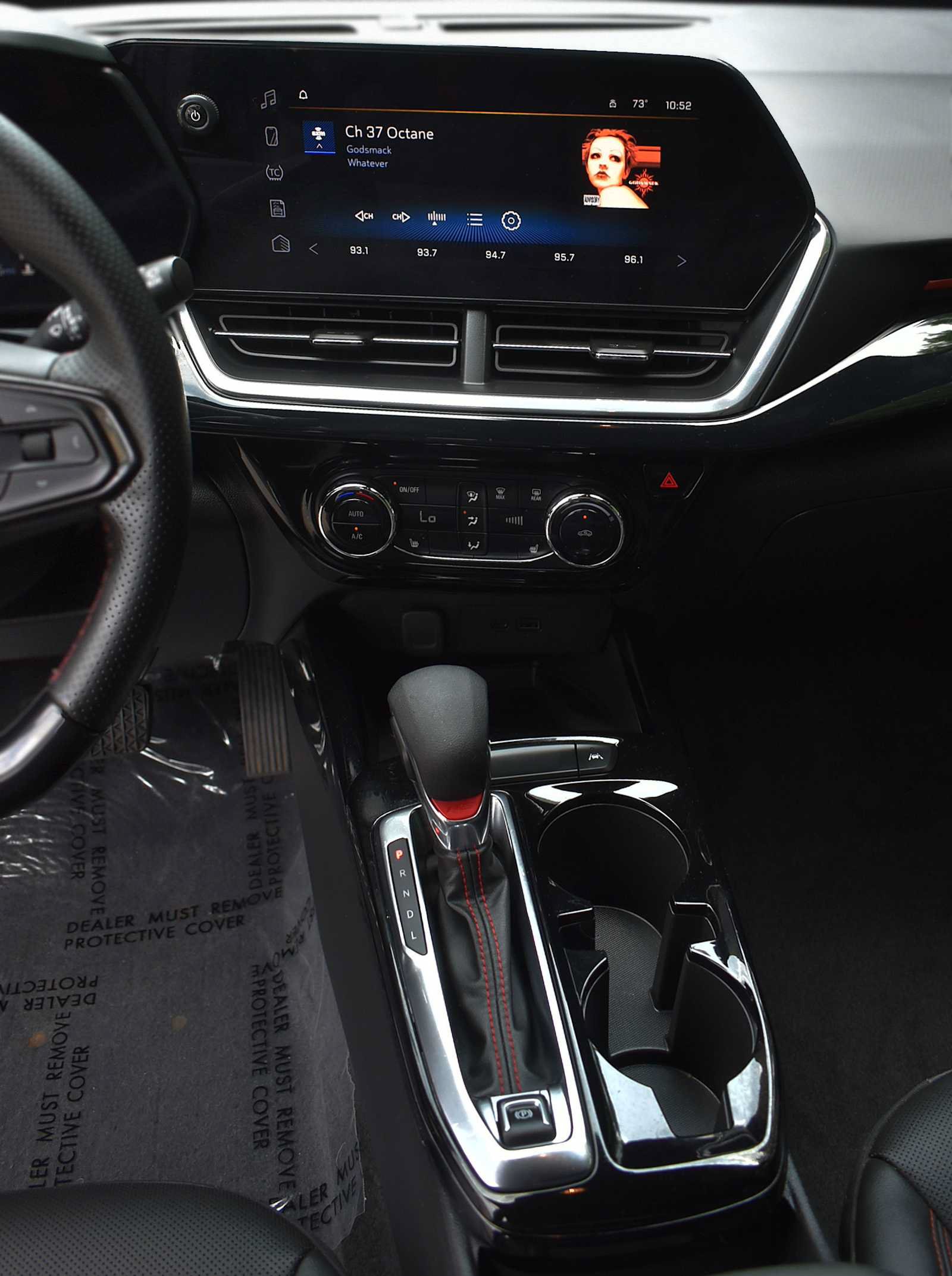 Used 2024 Chevrolet Trax RS w/ Sunroof Package FWD image 16